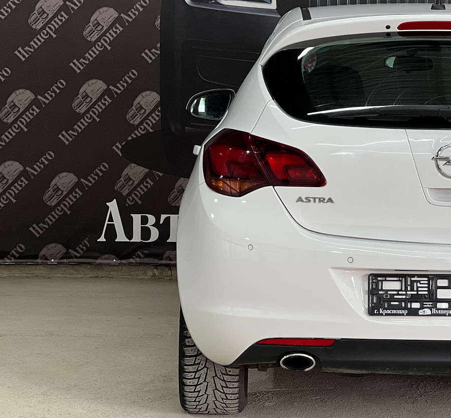 Opel Astra, 2011г., передний привод, автомат
