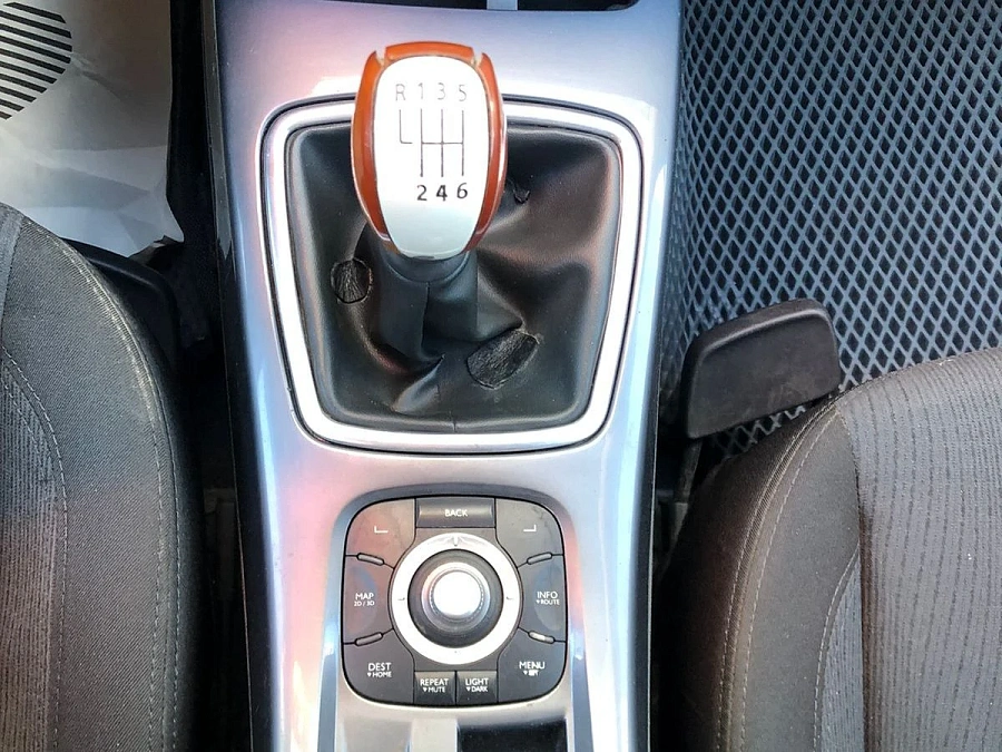 Renault Laguna, 2010г., передний привод, механика