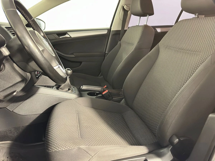Volkswagen Jetta, 2011г., передний привод, механика