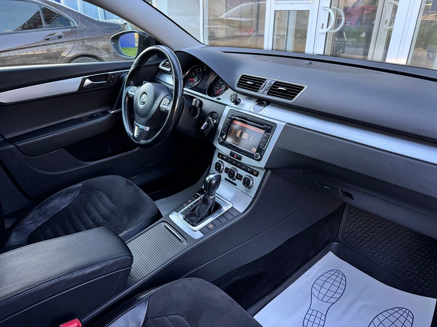 Volkswagen Passat, 2012г., передний привод, робот