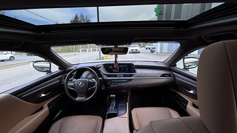 Lexus ES, 2019г, передний привод, автомат