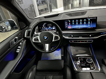 BMW X7, 2023г, полный привод, автомат