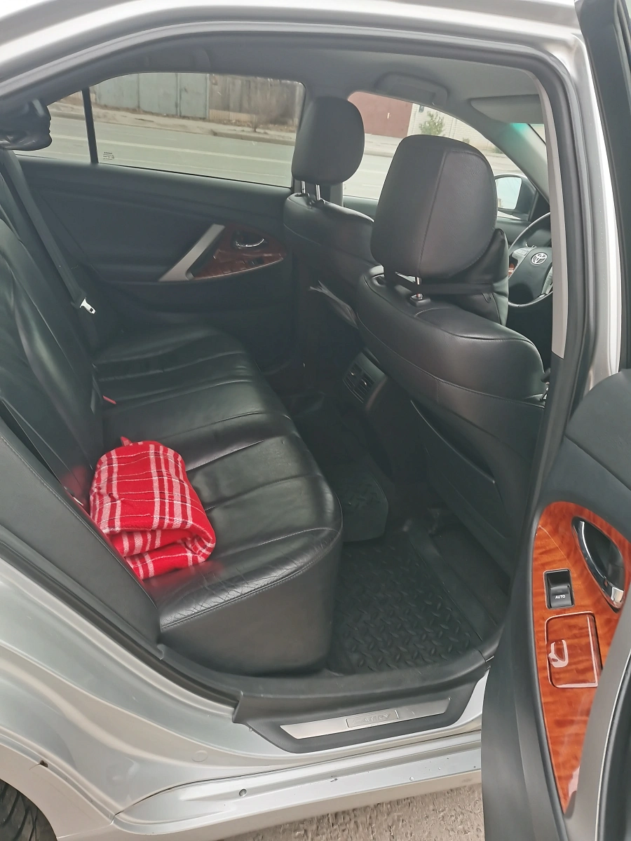 Toyota Camry, 2010г., передний привод, автомат