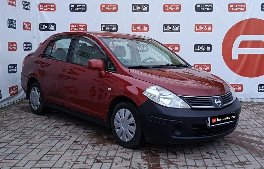 Nissan Tiida, 2010г., передний привод, автомат