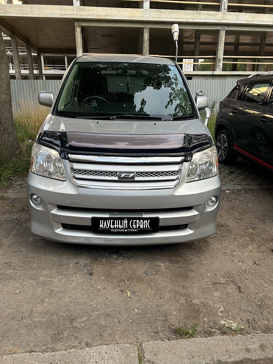 Toyota Noah, 2006г., полный привод, вариатор