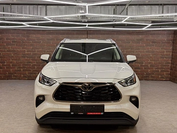 Toyota Highlander, 2021г, полный привод, автомат