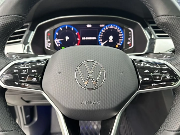 Volkswagen Magotan, 2022г, передний привод, робот