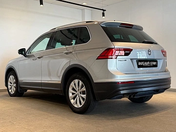 Volkswagen Tiguan, 2017г, передний привод, автомат