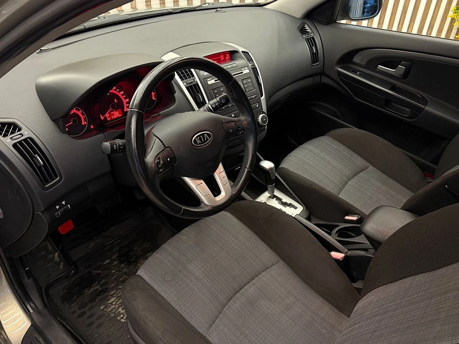 Kia Ceed, 2012г., передний привод, автомат