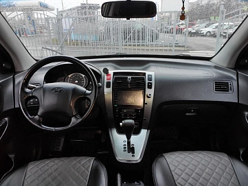 Hyundai Tucson, 2008г, передний привод, автомат