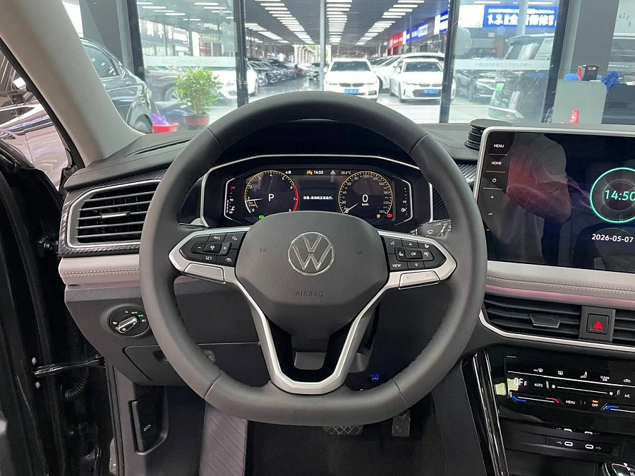 Volkswagen Tayron, 2023г., передний привод, робот