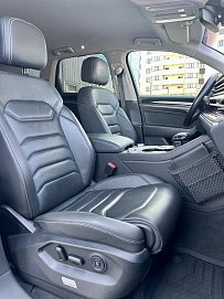 Volkswagen Touareg, 2021г, передний привод, автомат