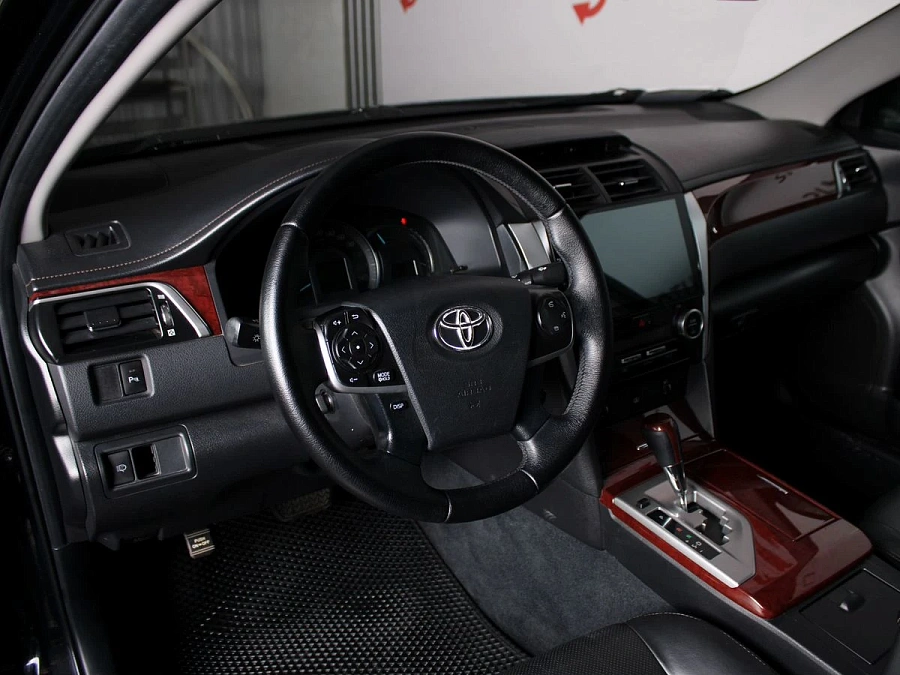 Toyota Camry, 2012г., передний привод, автомат
