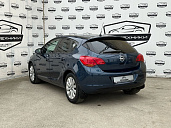 Opel Astra, 2011г., передний привод, механика