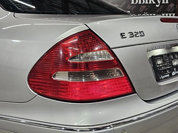 Mercedes-Benz E-Класс, 2004г, задний привод, автомат