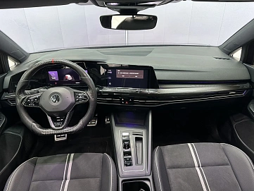 Volkswagen Golf, 2021г, передний привод, робот