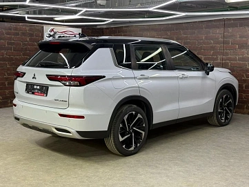 Mitsubishi Outlander, 2023г, полный привод, вариатор