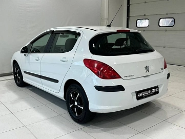 Peugeot 308, 2010г, передний привод, механика
