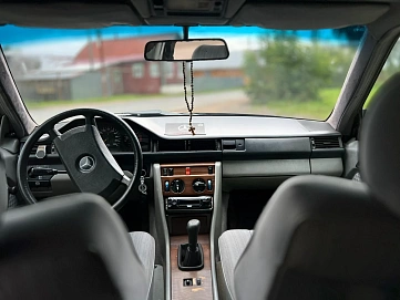 Mercedes-Benz E-Класс, 1992г, задний привод, механика