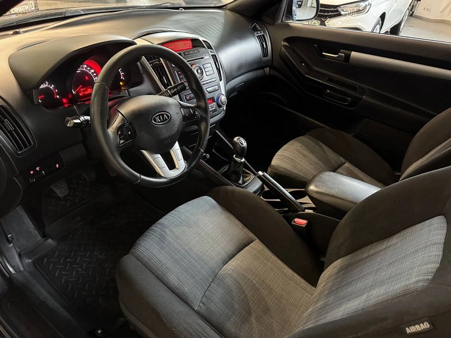 Kia Ceed, 2011г., передний привод, механика