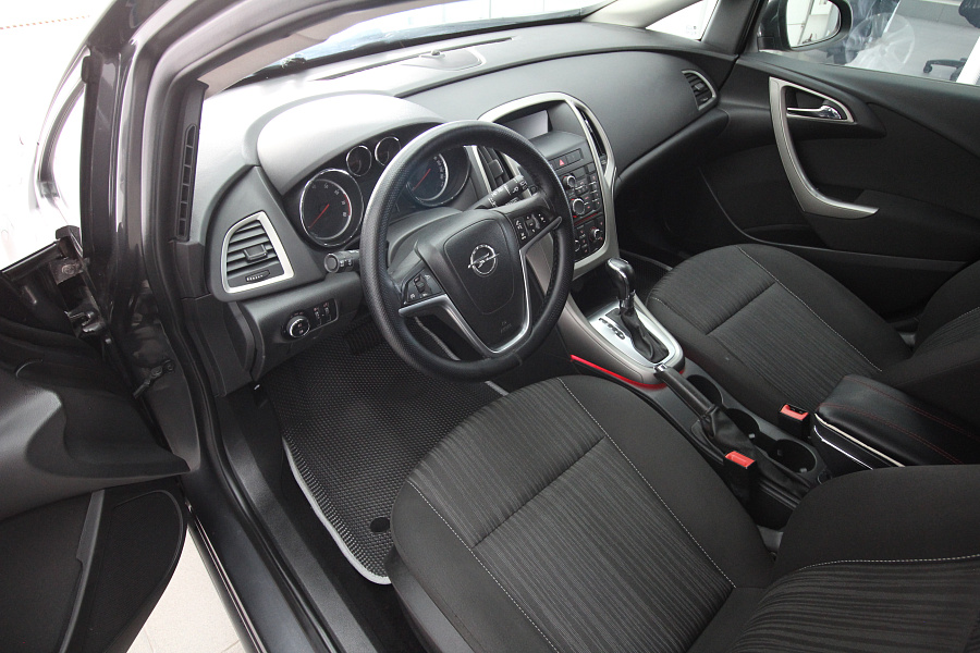 Opel Astra, 2012г., передний привод, автомат