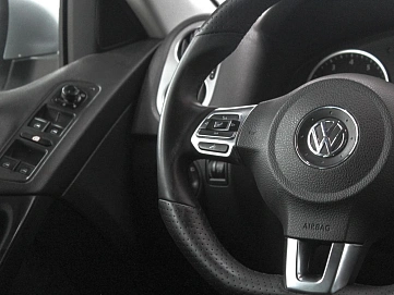 Volkswagen Tiguan, 2016г, передний привод, робот