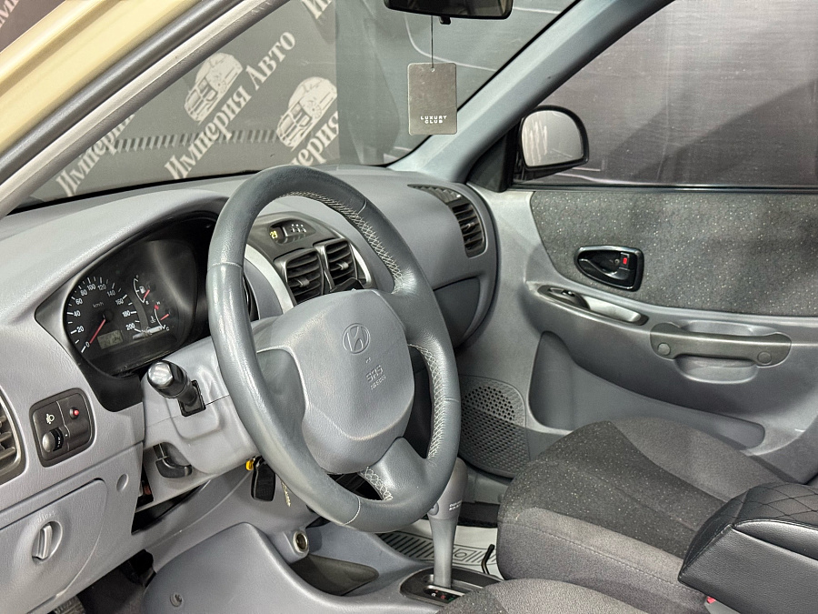 Hyundai Accent, 2003г., передний привод, автомат