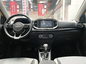 Kia Stonic, 2022г, передний привод, автомат
