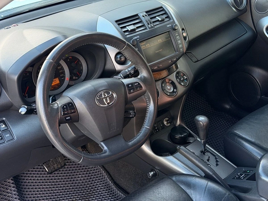 Toyota RAV4, 2011г., полный привод, вариатор