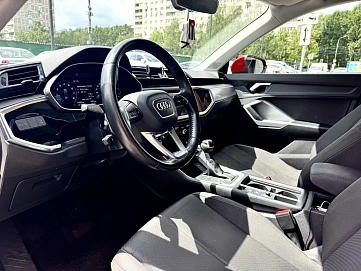 Audi Q3, 2020г, передний привод, робот
