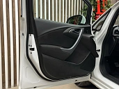 Opel Astra, 2013г., передний привод, механика