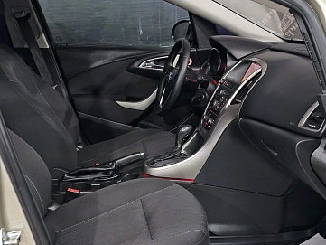 Opel Astra, 2011г, передний привод, автомат