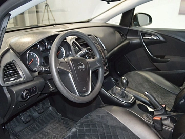 Opel Astra, 2013г, передний привод, механика