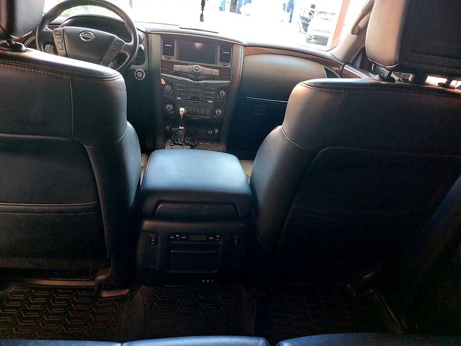 Nissan Patrol, 2011г., полный привод, автомат