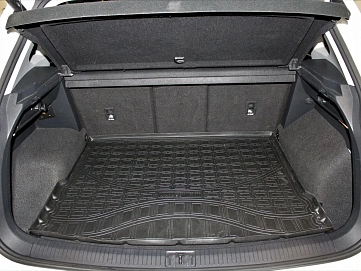 Volkswagen Tiguan, 2019г, передний привод, автомат