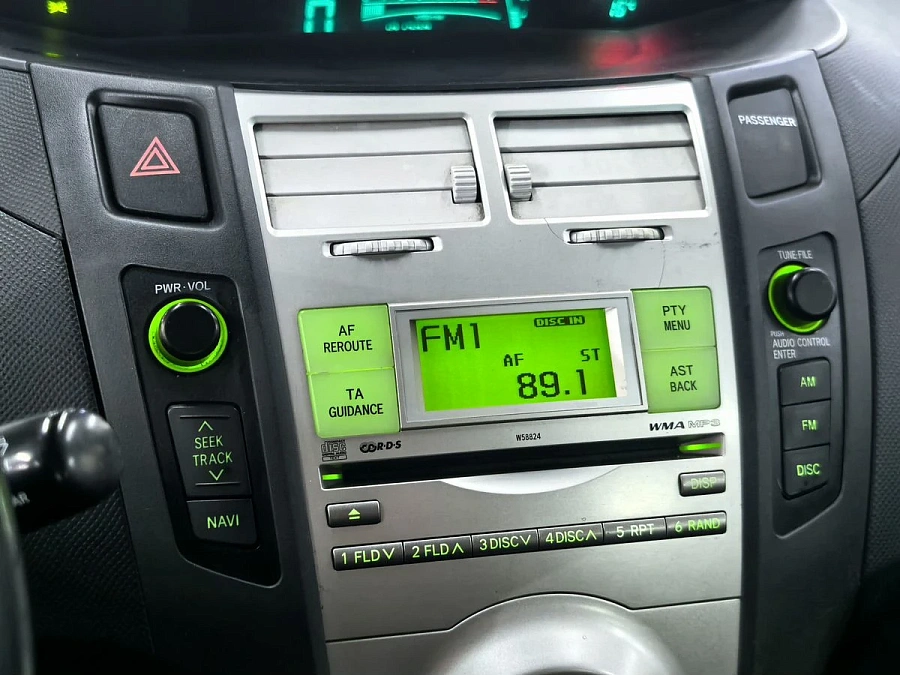 Toyota Yaris, 2006г., передний привод, механика
