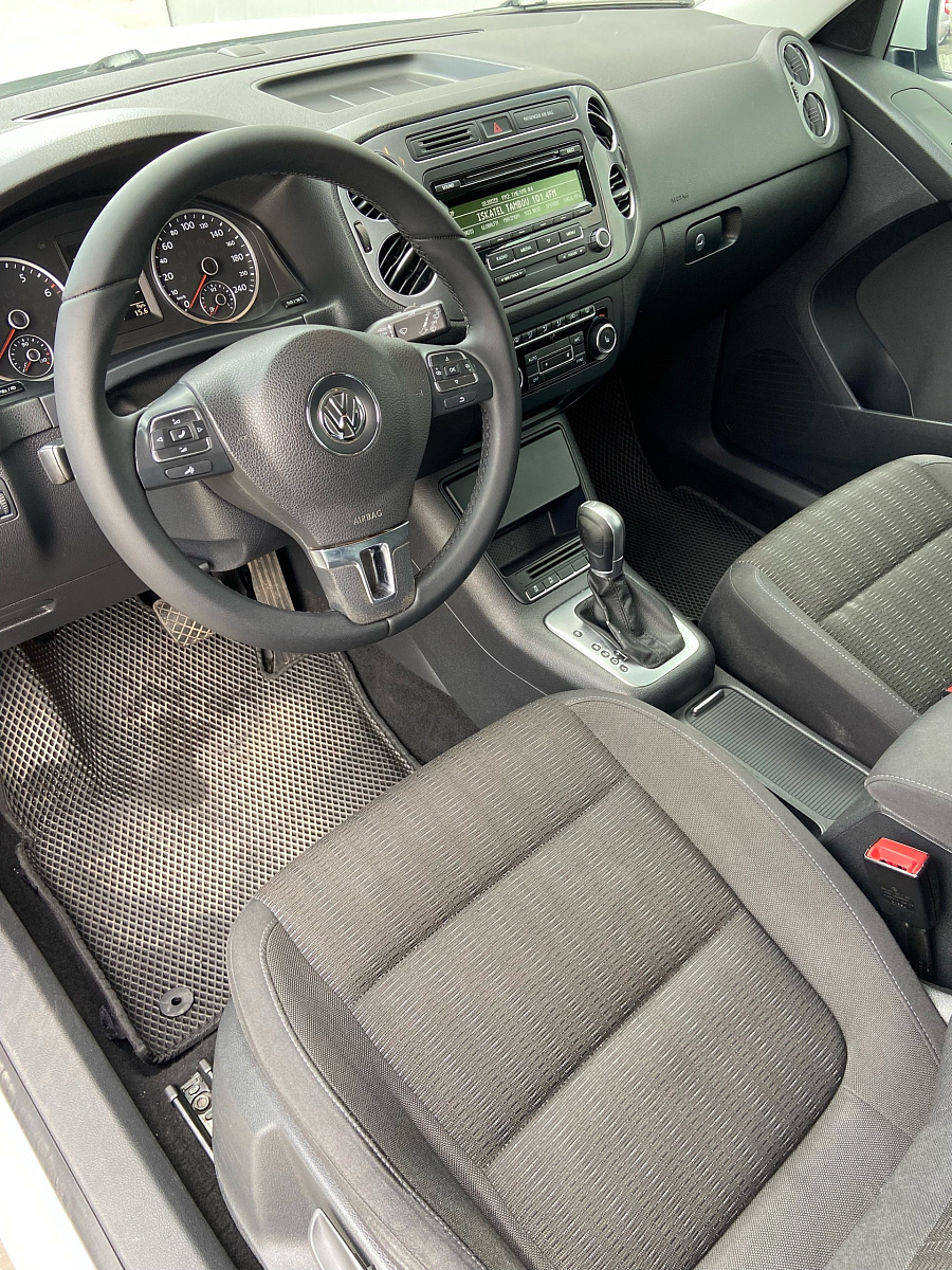 Volkswagen Tiguan, 2014г., передний привод, робот