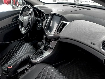 Chevrolet Cruze, 2011г., передний привод, механика