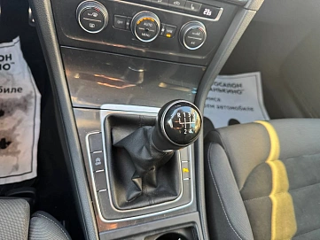 Volkswagen Golf, 2019г, передний привод, механика