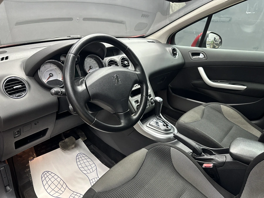 Peugeot 308, 2008г., передний привод, автомат