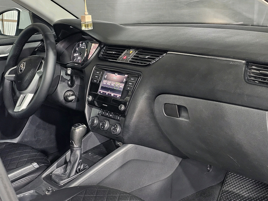 Skoda Octavia, 2018г., передний привод, автомат