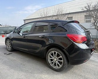 Opel Astra, 2011г, передний привод, механика