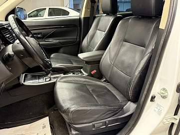 Mitsubishi Outlander, 2018г, передний привод, вариатор