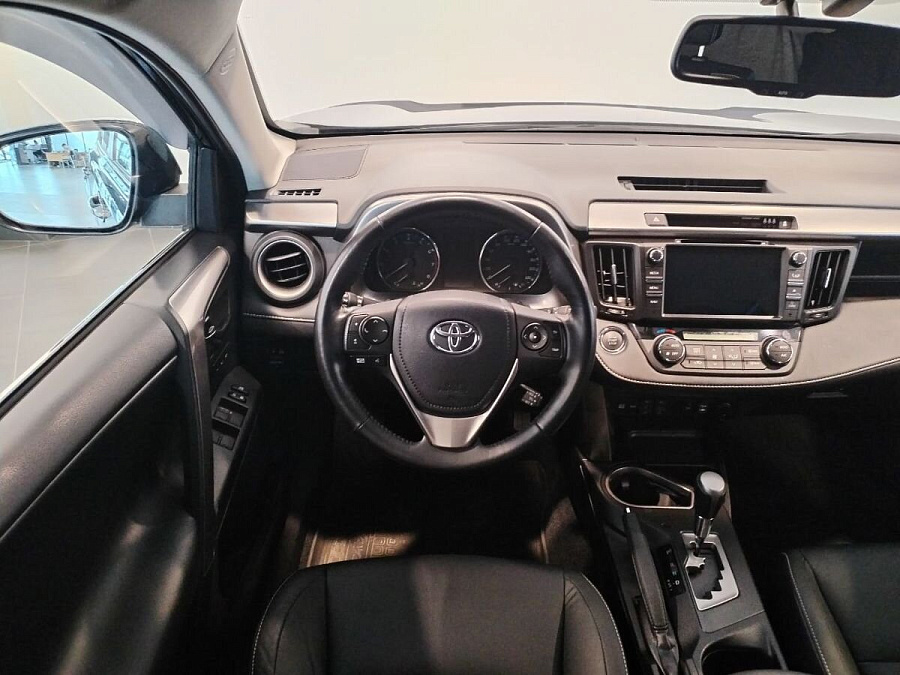 Toyota , 2019г., передний привод, автомат