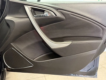 Opel Astra, 2011г, передний привод, автомат