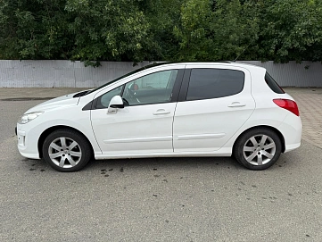 Peugeot 308, 2010г, передний привод, автомат