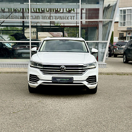 Volkswagen Touareg, 2020г, передний привод, автомат