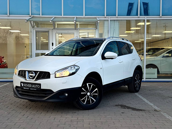 Nissan Qashqai, 2012г., передний привод, вариатор