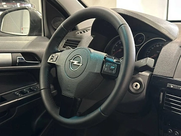 Opel Astra, 2011г, передний привод, механика