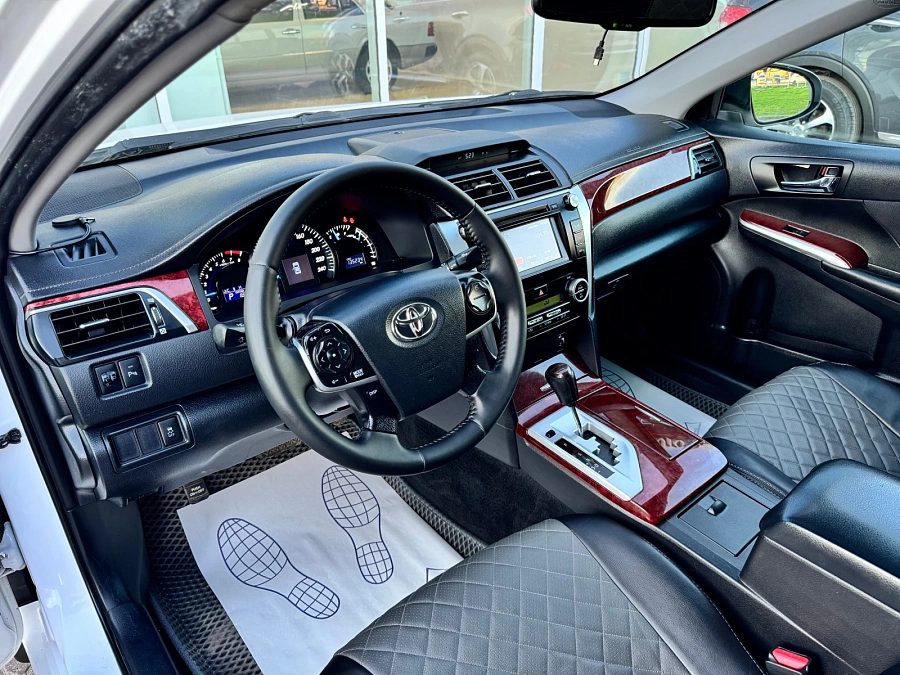 Toyota Camry, 2013г., передний привод, автомат